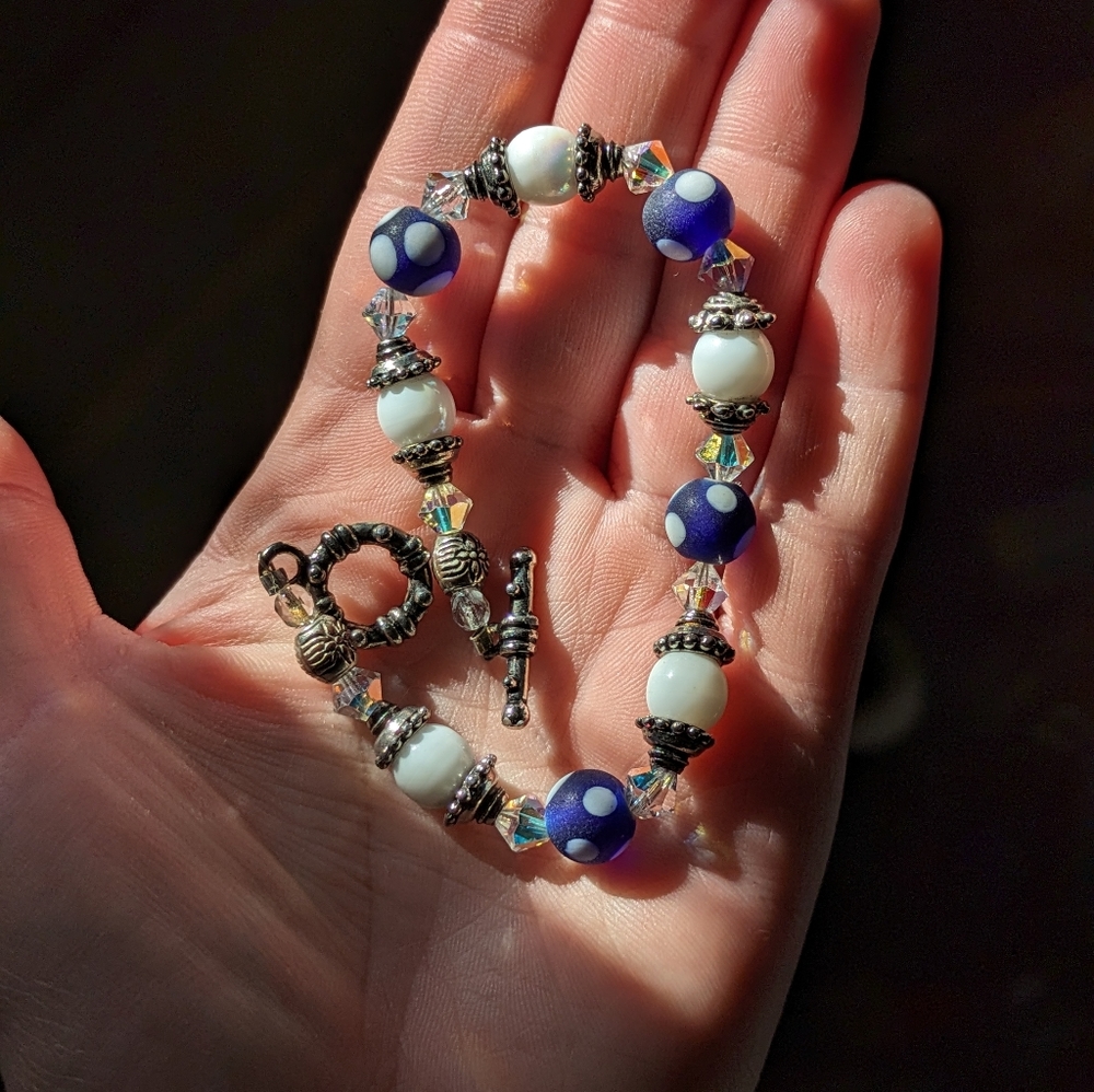 Glass beads and bicone crystal bracelet